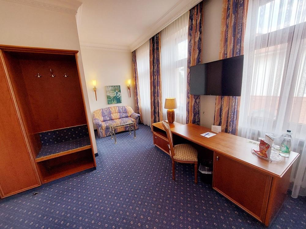 Bayerischer Hof Hotel 4*